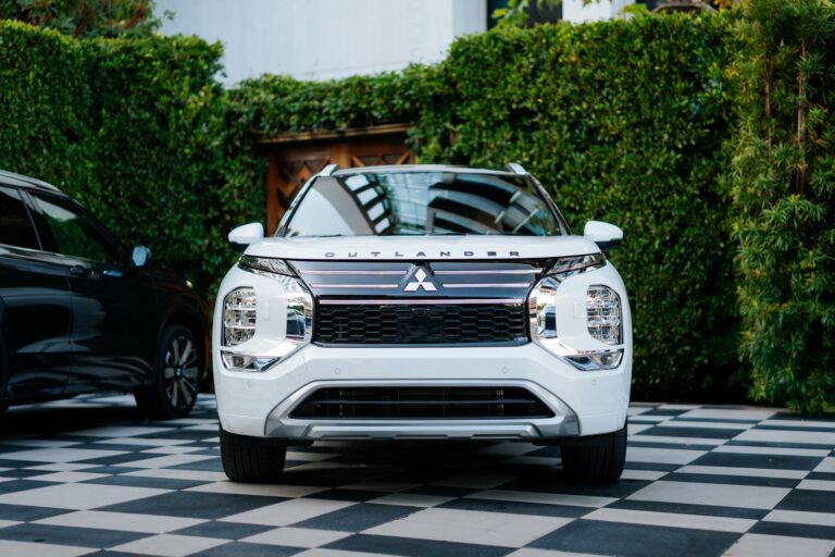 Mitsubishi Outlander Hibrit yeni motor ve donanımla tanıtıldı