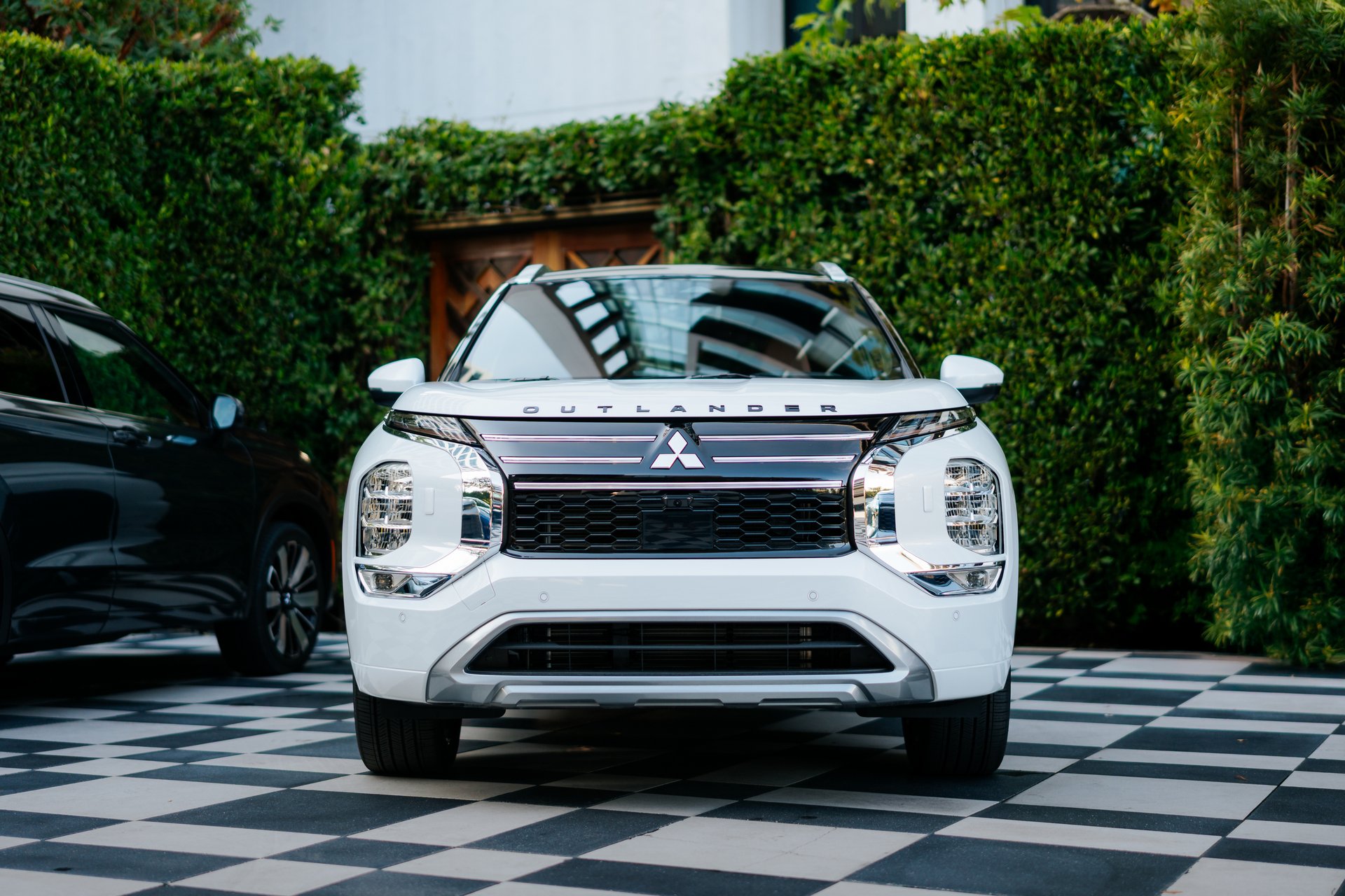 Mitsubishi Outlander Hibrit yeni motor ve donanımla tanıtıldı