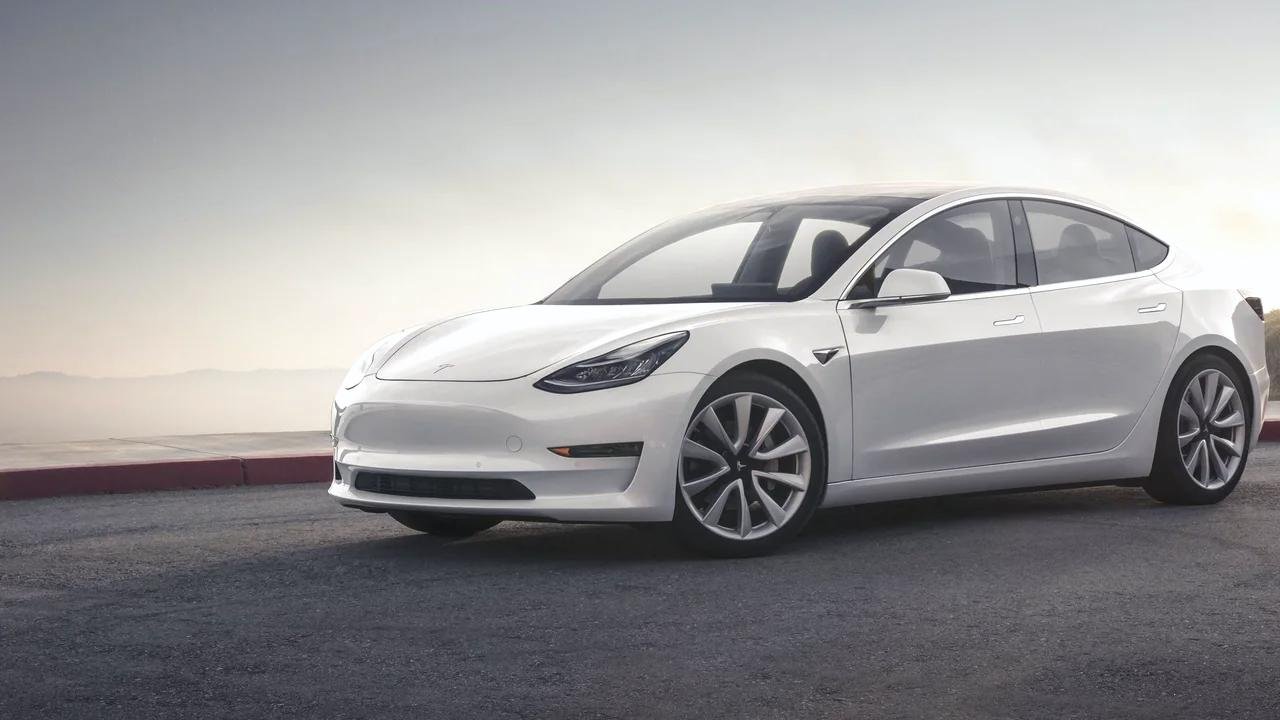 Tesla Model 3 Kuzey Amerika’da yıllık ücretsiz şarj kampanyası