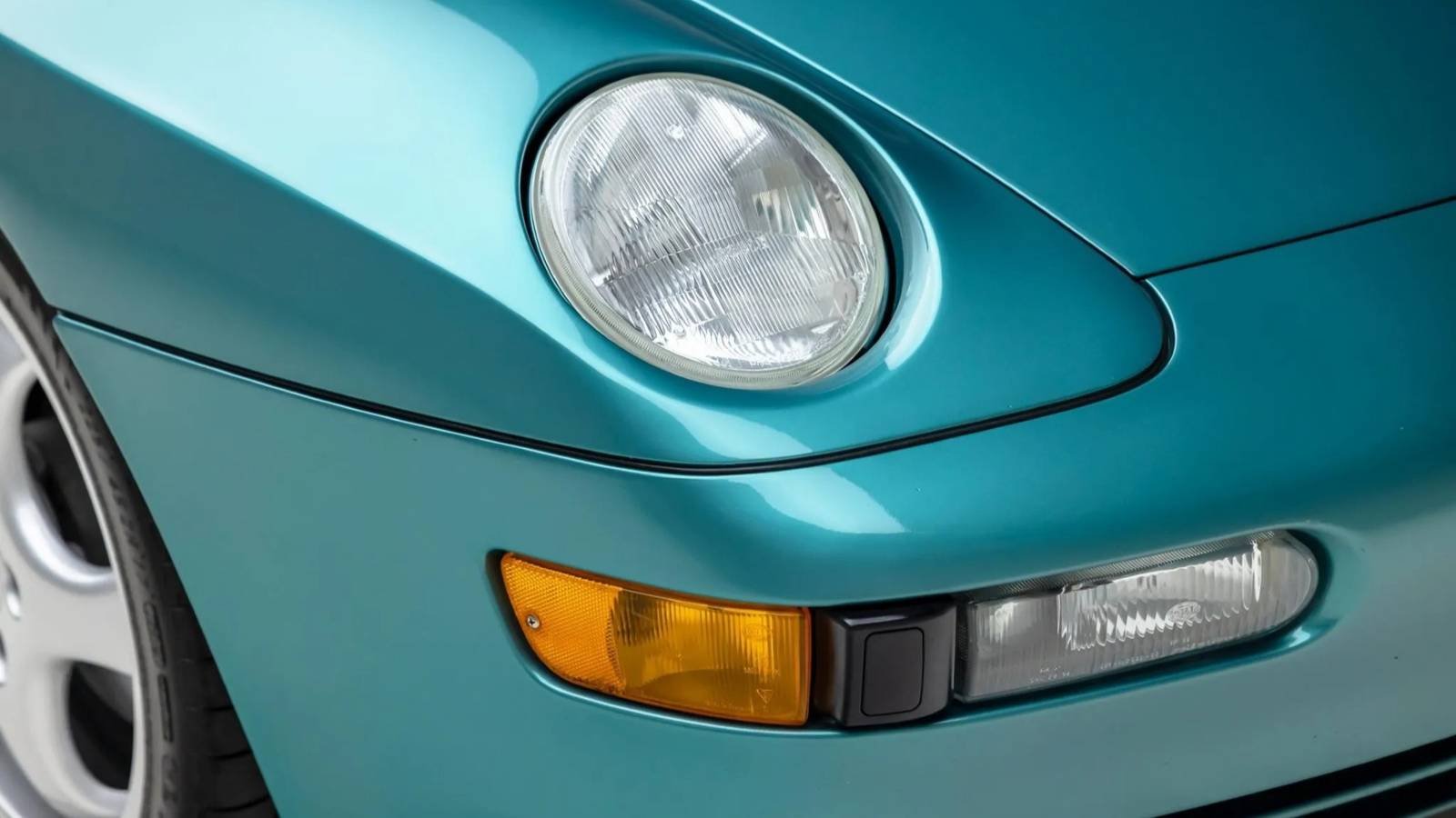 Porsche 968 markanın öne çıkan sportif kardeşi