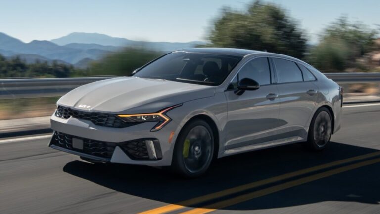 Otomotivde Sedan Modeller Yeniden Gündemde