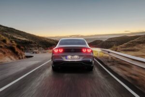 Mercedes-Benz C-Serisi tamamen elektrikli sedan tanıtıldı