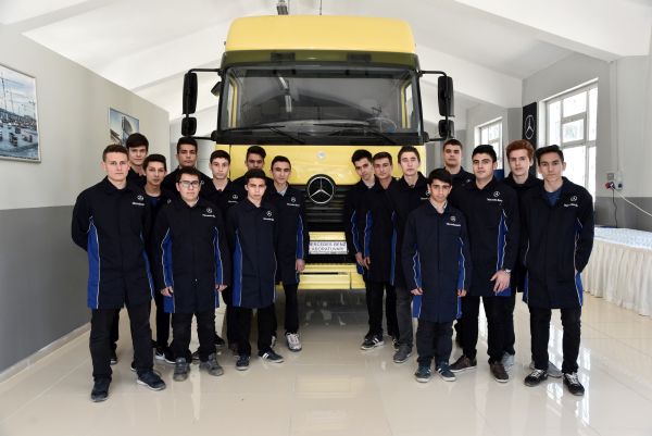 Mercedes-Benz Türk, “EML’miz Geleceğin Yıldızı” projesi ile mesleki eğitime katkı sağlıyor