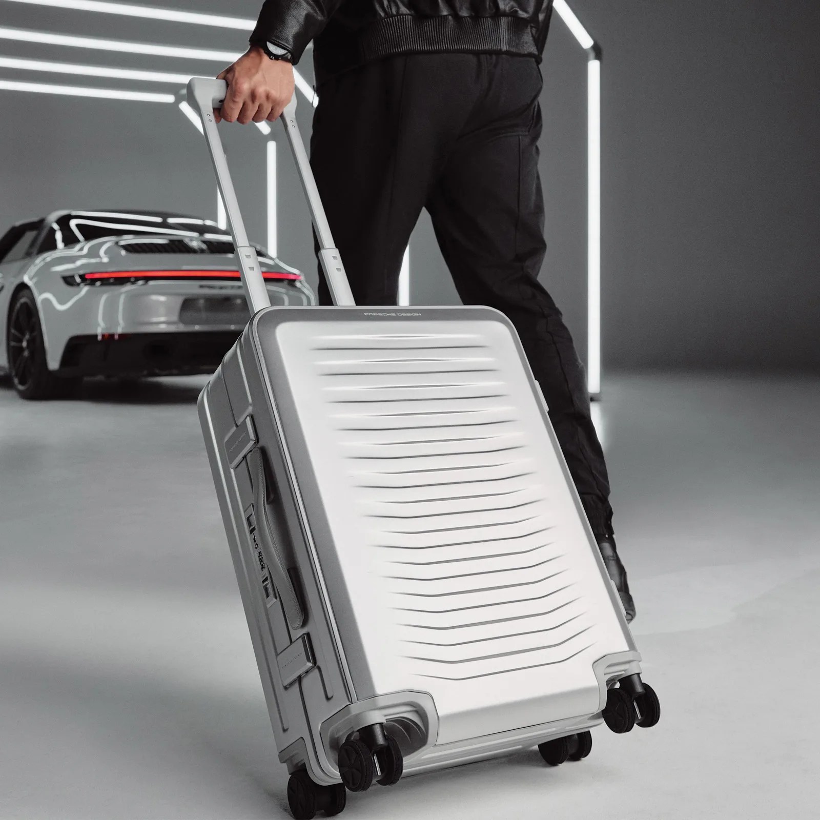 Porsche Design Roadster Alüminyum Bagaj Kişiselleştirilebilir Seçeneklerle Satışta