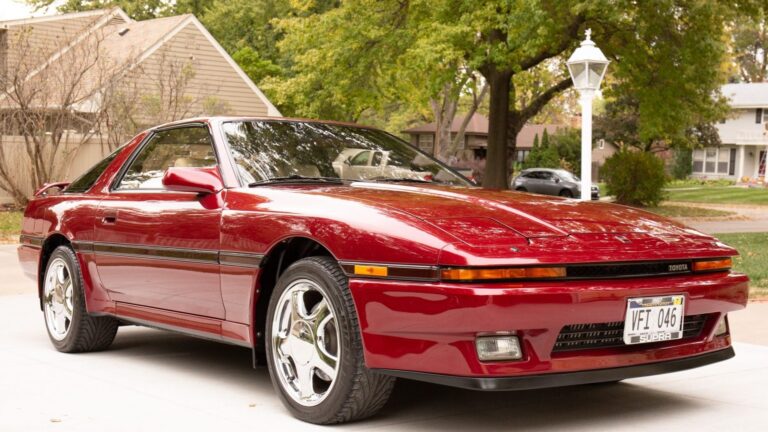 Toyota Supra Turbo 1987 orijinal lastikleriyle satışta