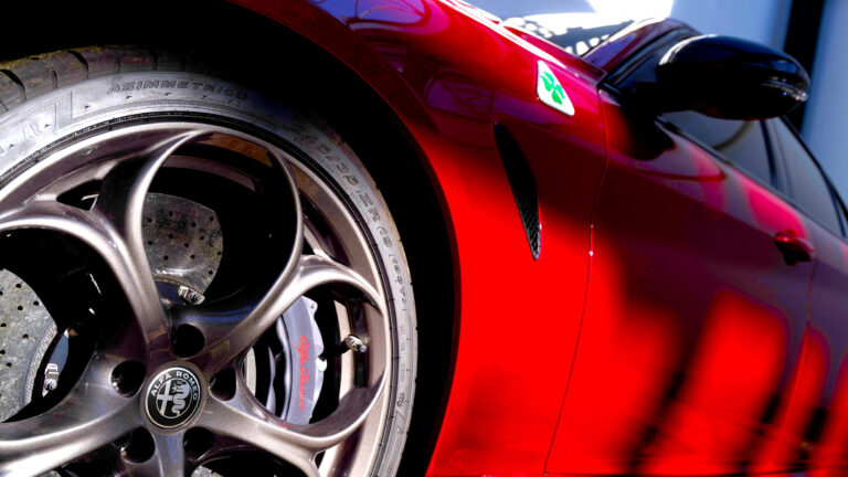 Alfa Romeo Giulia Quadrifoglio Ferrari Hissini Günlük Kullanıma Taşıyor