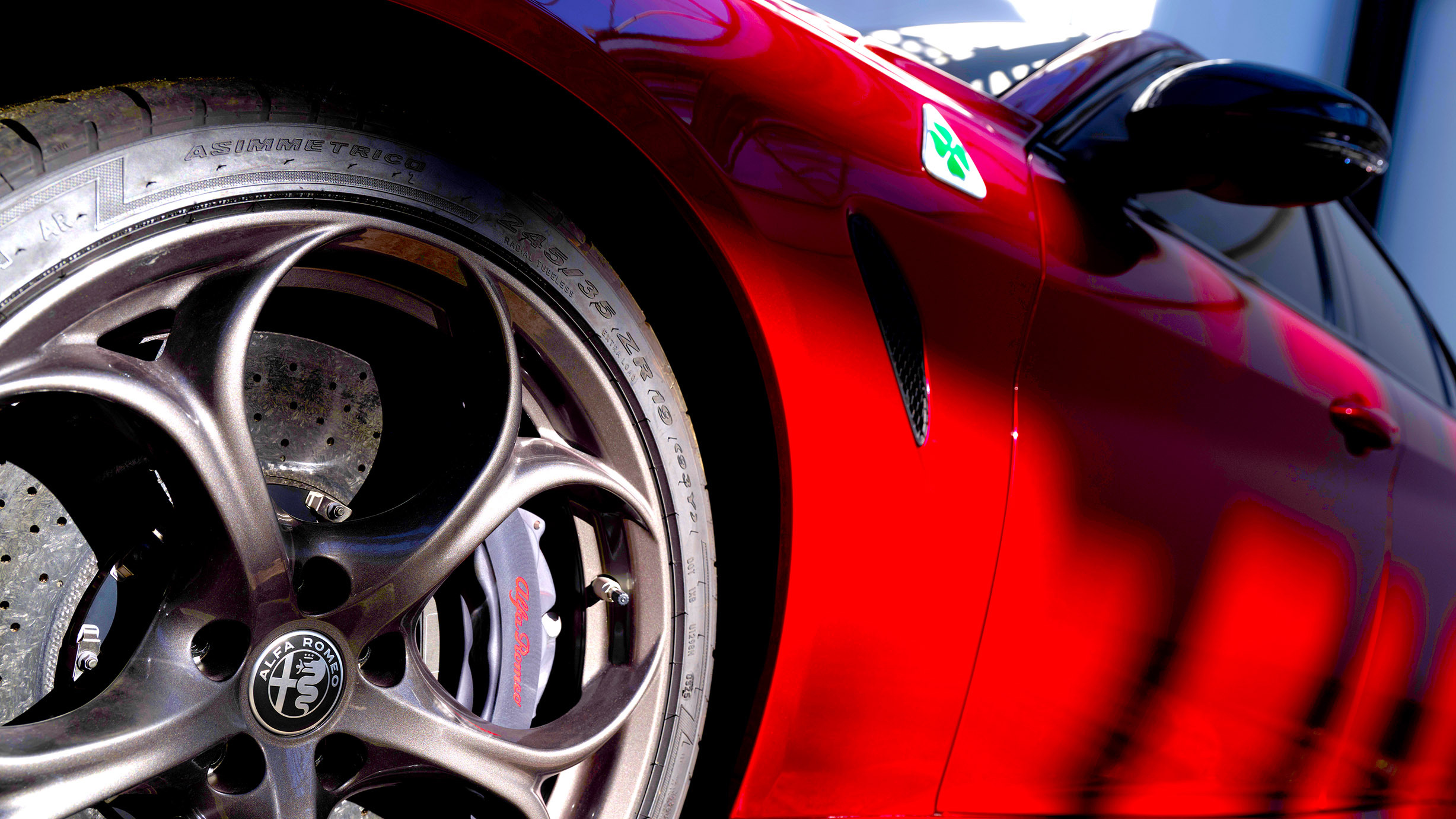 Alfa Romeo Giulia Quadrifoglio Ferrari Hissini Günlük Kullanıma Taşıyor
