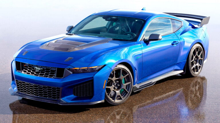 Ford Mustang Dark Horse SC Shelby ismini kullanmıyor