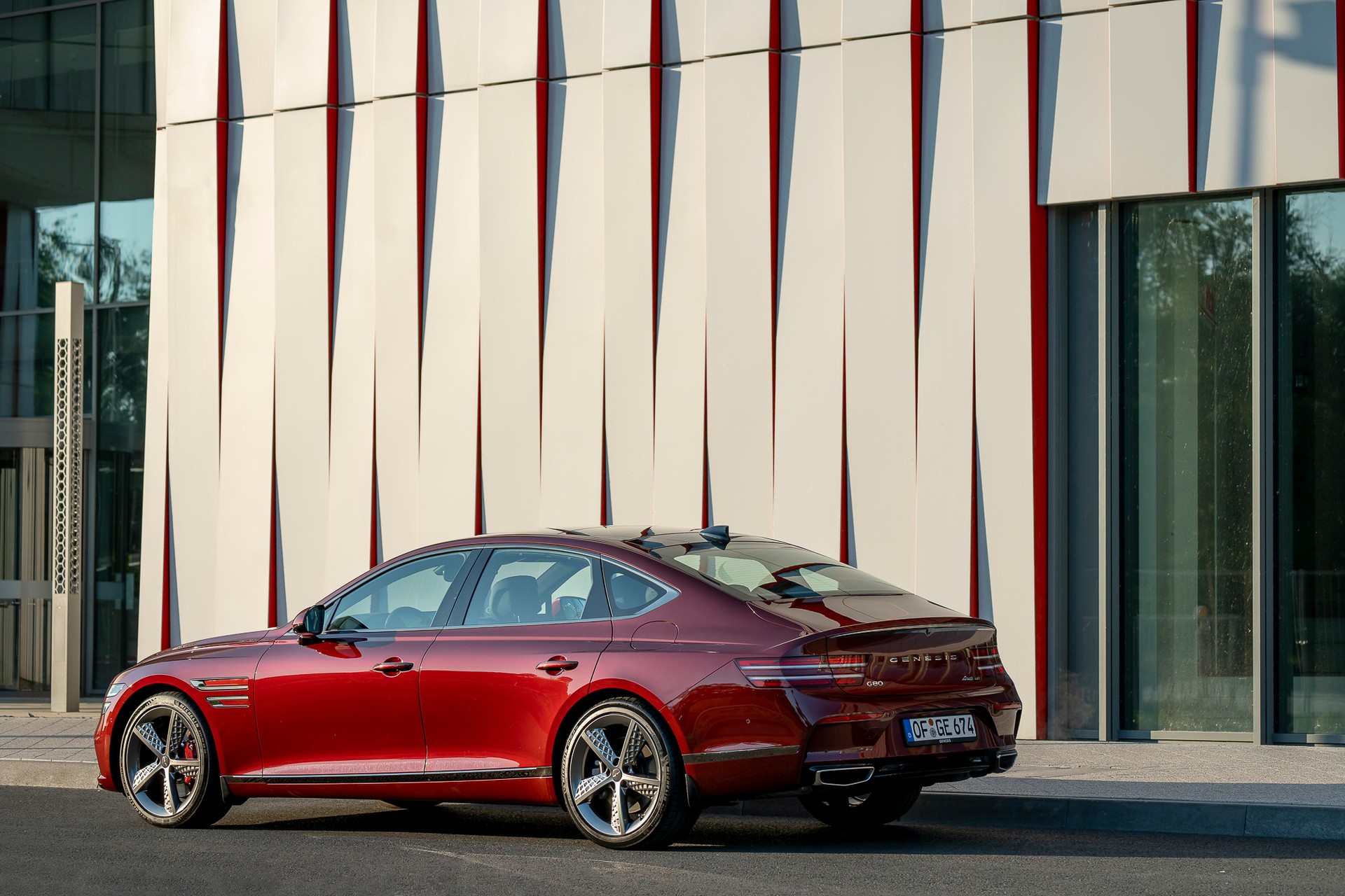 Genesis G80 3.5T Sport Prestige AWD yenilenen tasarımıyla öne çıkıyor