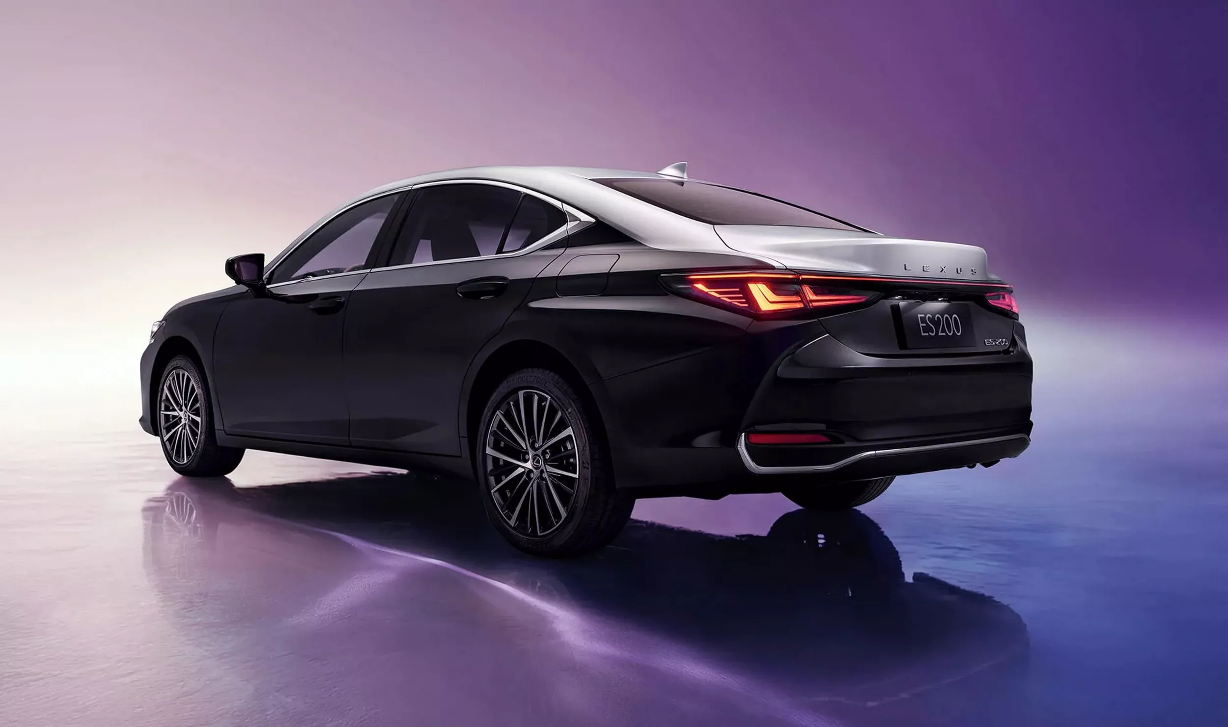 Lexus ES 300h ikinci elde Corolla fiyatına