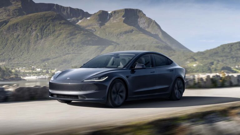 Tesla Model 3 Kuzey Amerika’da yıllık ücretsiz şarj kampanyası