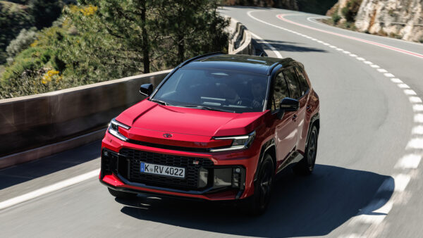 Toyota RAV4 GR Sport: Beklenmedik Dönüşümle Karşınızda