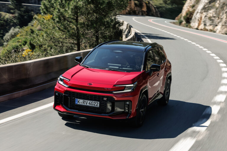 Toyota RAV4 GR Sport: Beklenmedik Dönüşümle Karşınızda