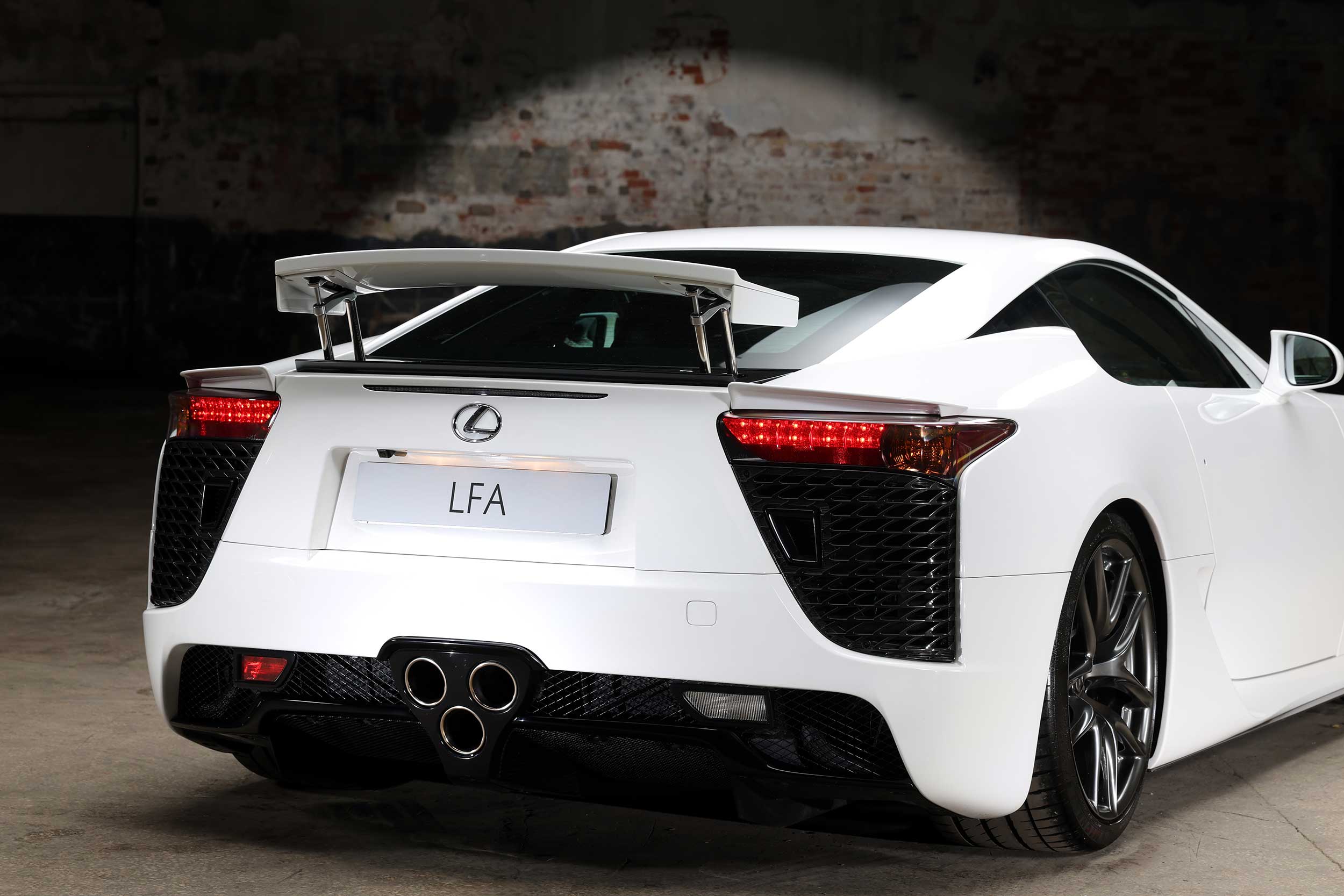 Lexus LFA Türkiye’de Otomobil Tutkunlarıyla Buluştu