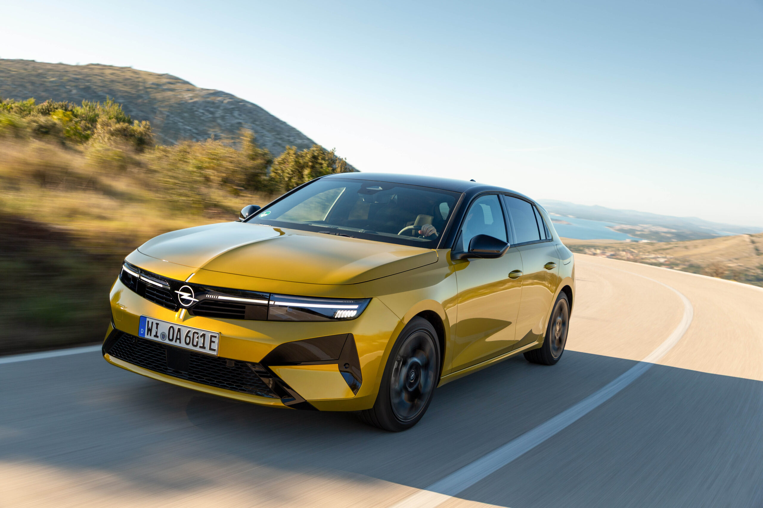 Yenilenen Opel Astra Türkiye’de satışta